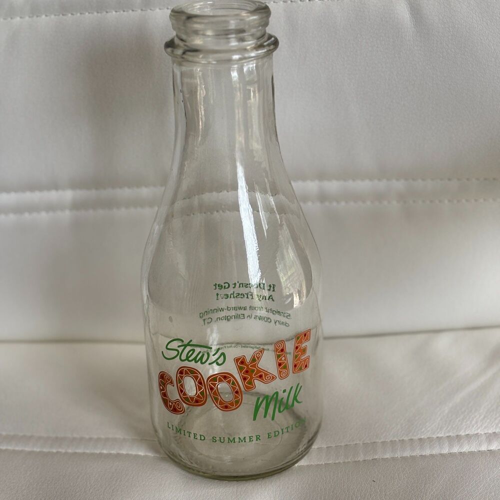 Rare Stew's Cookie Milk Glass Bottle Limited Summer Edition Ellington CT 32 oz